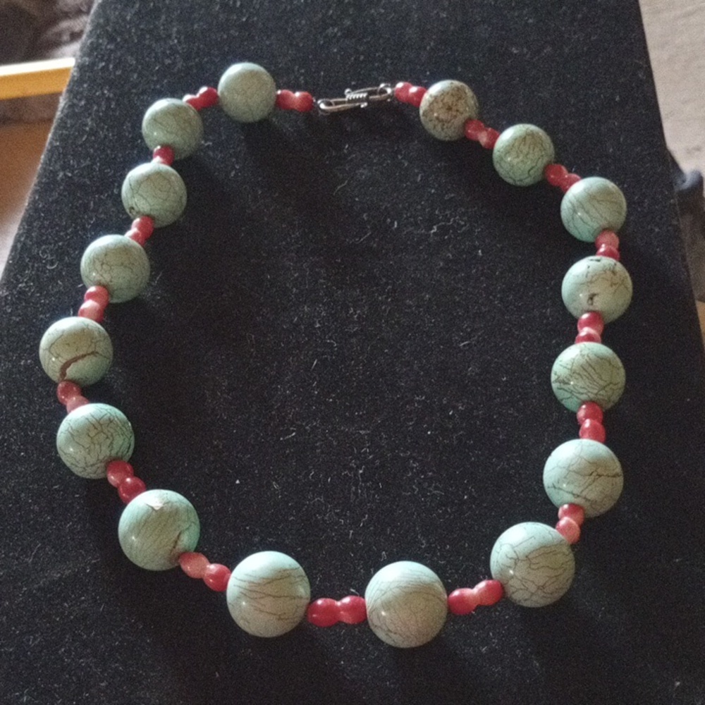 Elegant Green and Red Beaded Necklace